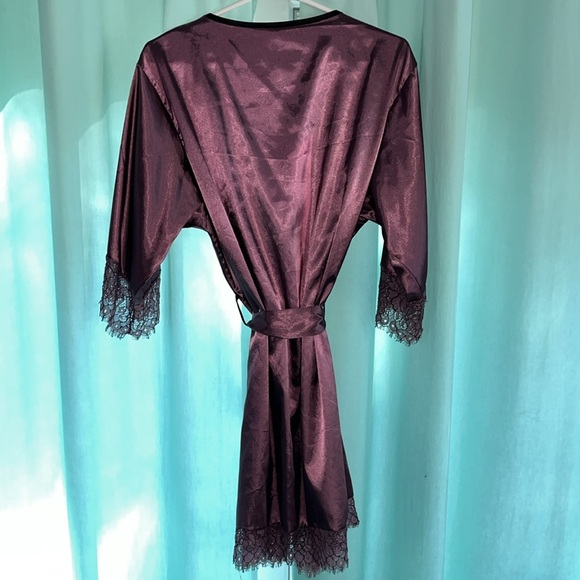 Robe - Picture 3 of 4